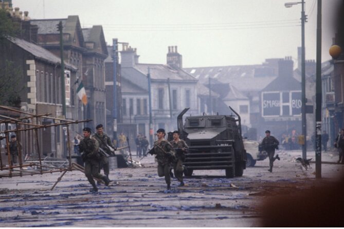 2 Hour Terror and Mural History Belfast taxi Private Tour - Why this Belfast tour matters