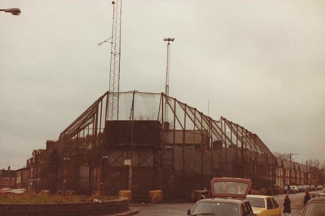 2 Hour Terror and Mural History Belfast taxi Private Tour - Crumlin Road Gaol connects crime and politics
