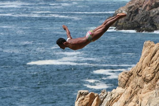 4Hrs City Tour Exclusively for Hotels, Divers, Chapel & Mural. - What this four-hour Acapulco tour is really designed to do