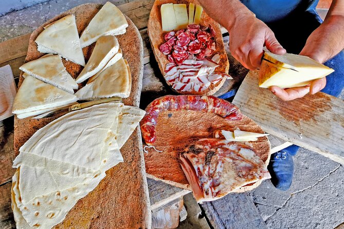 4x4 tour of Orgosolo: Murals and typical lunch at the shepherd's - Orgosolo and the walls that speak