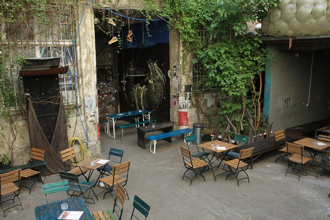 Alternative Berlin & Street Art Tour - Hackescher Markt and the art behind the street