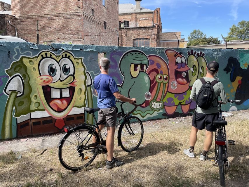 Alternative Bike tour: Graffiti Wall and Peace - Pedaling through different parts of the city