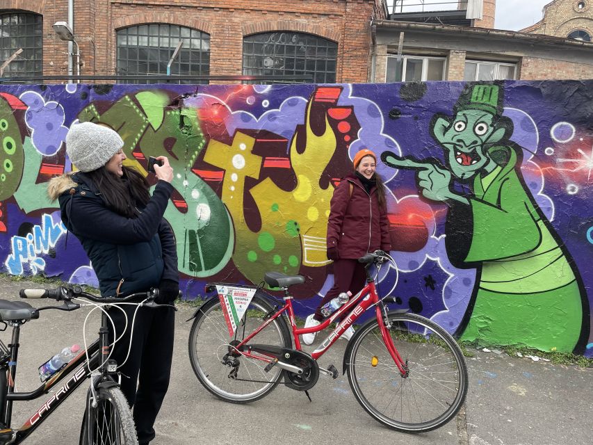 Alternative Bike tour: Graffiti Wall and Peace - The riverside picnic and time to talk