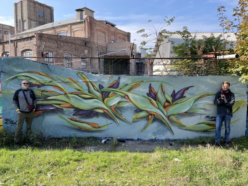 Alternative Bike tour: Graffiti Wall and Peace - Starting at the bike shop