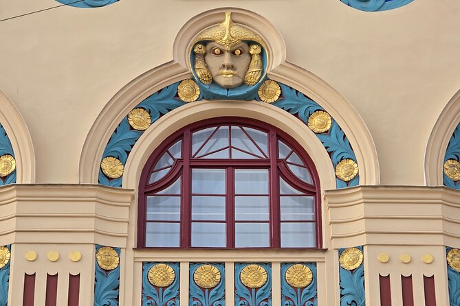 Art Nouveau Meets Street Art in Munich (Max. 12 guests) - Reading Schwabing’s Jugendstil façades