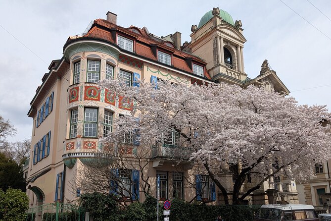 Art Nouveau Meets Street Art in Munich (Max. 12 guests) - What the small group adds