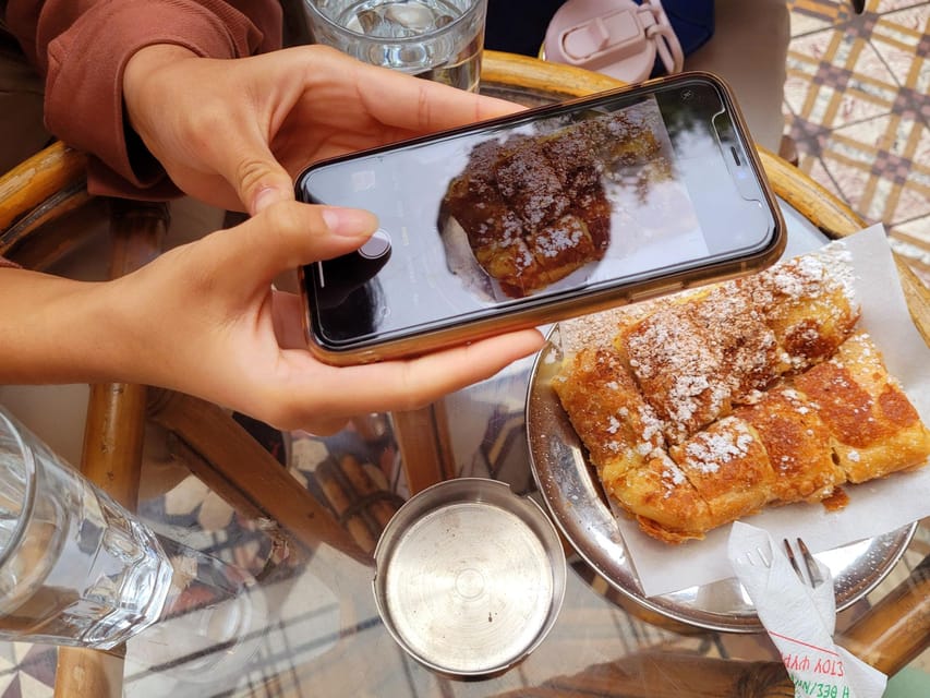 Athens: Street Art Treasure Hunt with Food Stop - The Galiántra food stop