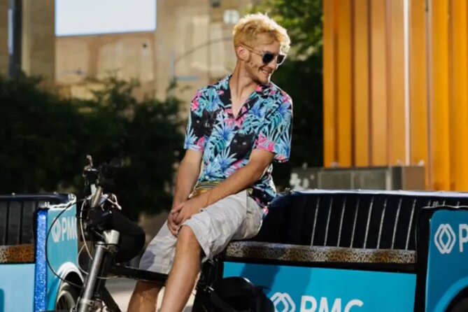 Austin Mural and Instagram Tour by Electric Pedicab - Thomas Wayne’s guiding style