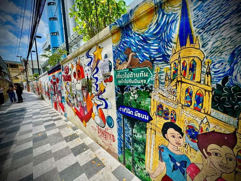 Bangkok: Chinatown & Taladnoi Street Art Guided Walking Tour - Markets, street food, and the morning pulse of Yaowarat