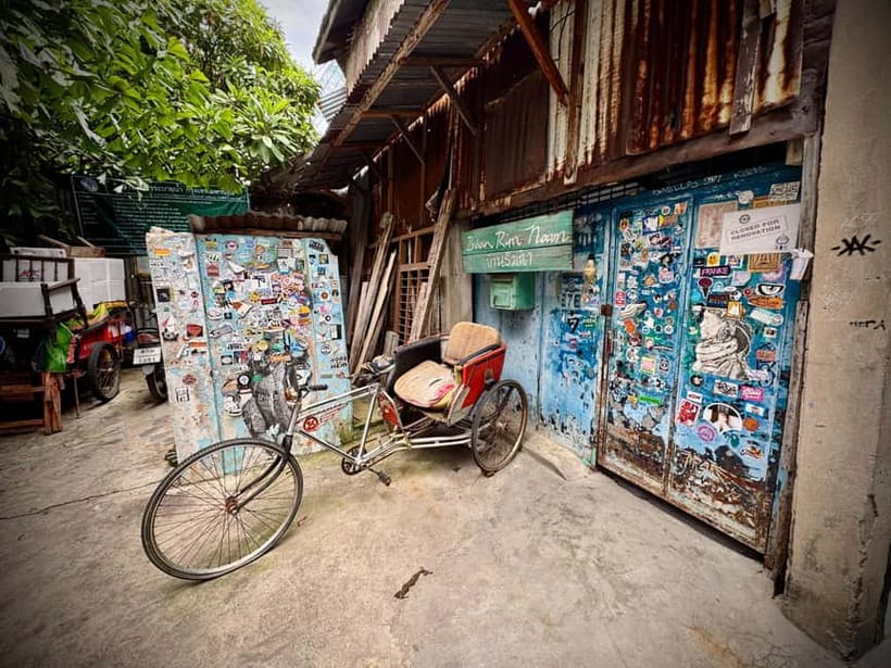 Bangkok: Chinatown & Taladnoi Street Art Guided Walking Tour - Tian Fah Foundation Hospital and the Golden Buddha story