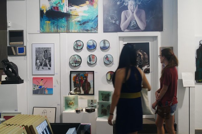 Barcelona Art & Wine: Galleries, Studios & Street Art - Gothic Quarter art among medieval streets
