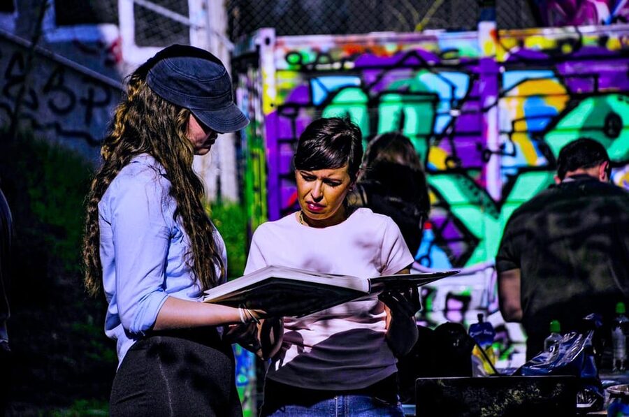 Basel: Graffiti & Urban Art Workshop with Snacks & Drinks - Simple preparation that improves the day