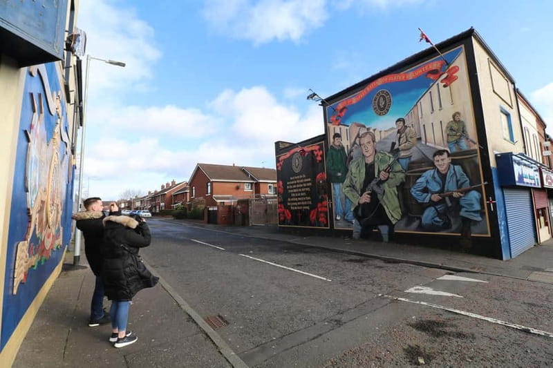 Belfast: Famous Murals Private Tour - A Guide With a Clear Point of View