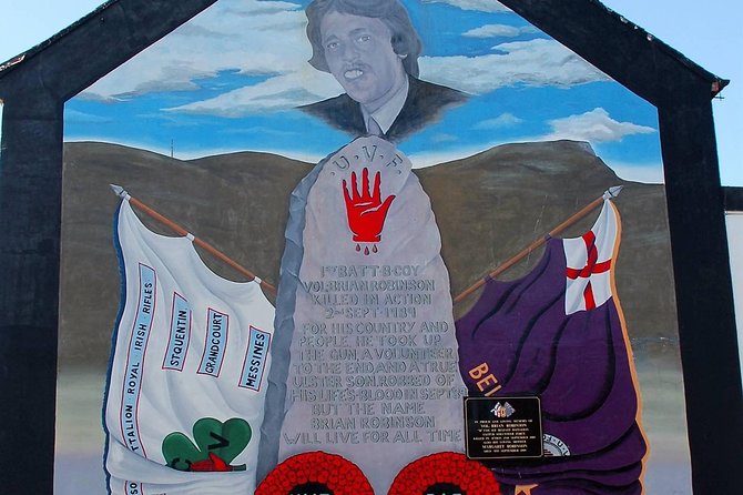 Belfast history of terror & mural 1 hr express private taxi tour - The peace wall between two communities