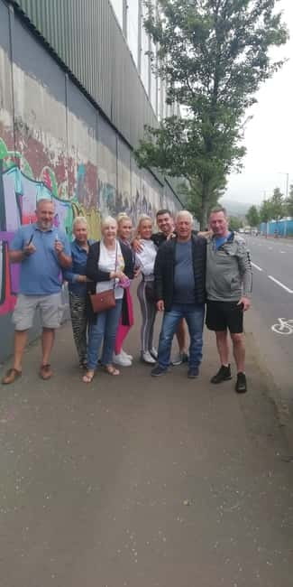 Belfast: Political Mural Taxi Tour - Starting at the Leonardo Hotel Belfast