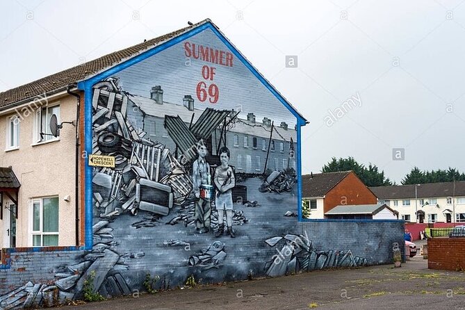 Belfast Political & Murals Tour - The Peace Wall and a division that remains