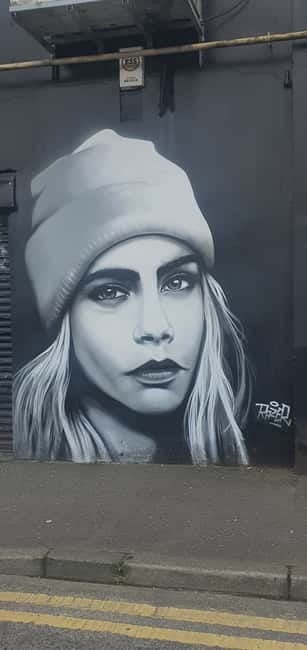 Belfast : Pub Music , Street Art Experience Walking Tour - From traditional songs to punk and modern music