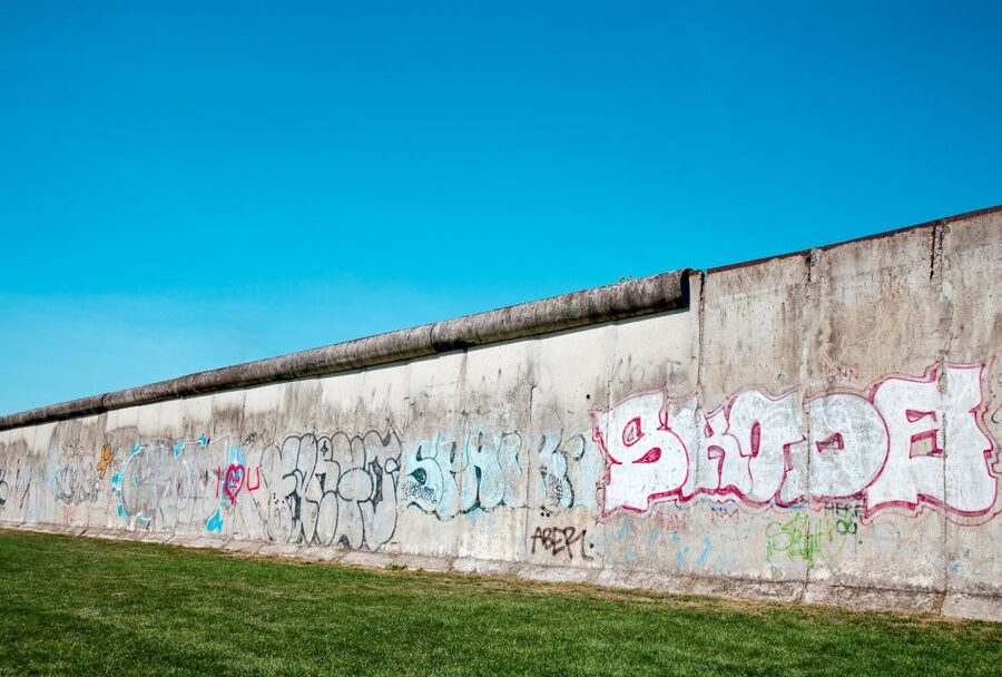 Berlin: Graffiti Workshop at the Berlin Wall - Learning what the spray can can do