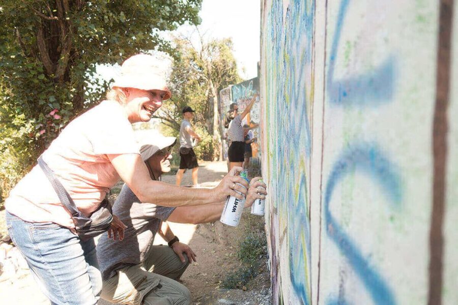 Berlin: Graffiti Workshop at the Berlin Wall - The first sprays: from blank idea to workable design