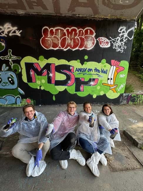 Berlin Graffiti Workshop For Groups & Team-Buildings - Painting the legal wall in Kreuzberg