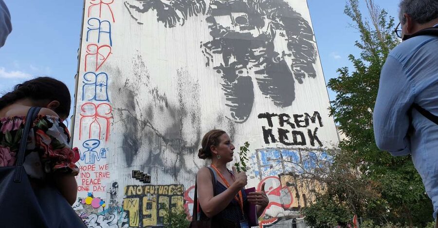 Berlin: Street Art and Alternative Tour - Three hours on foot: the practical side