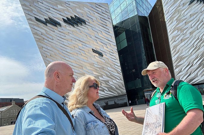 Best of Belfast Driving Taxi Tour with Political Murals - Queen’s University and Botanic Gardens