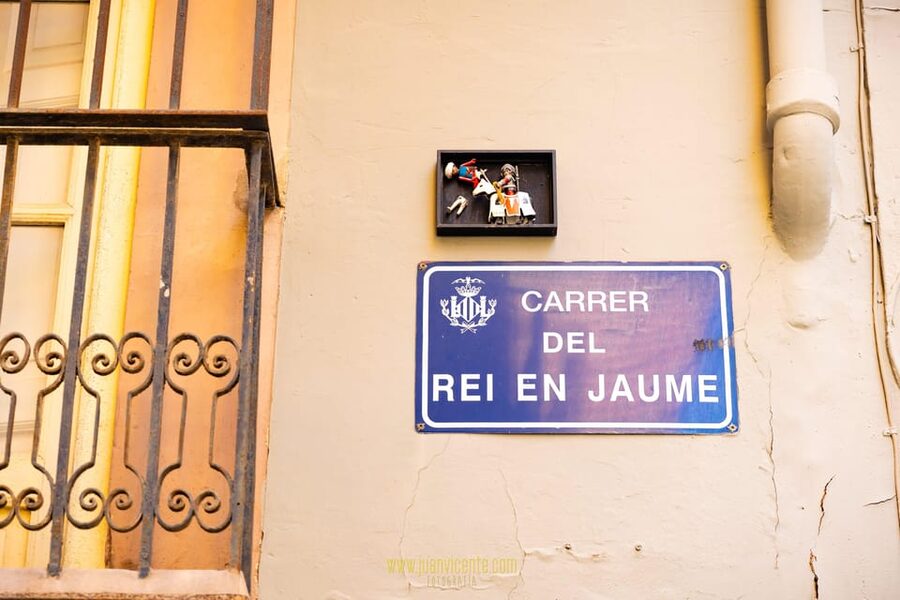 Best Street Art in Valencia Walking Tour - Reading the Walls of El Carmen