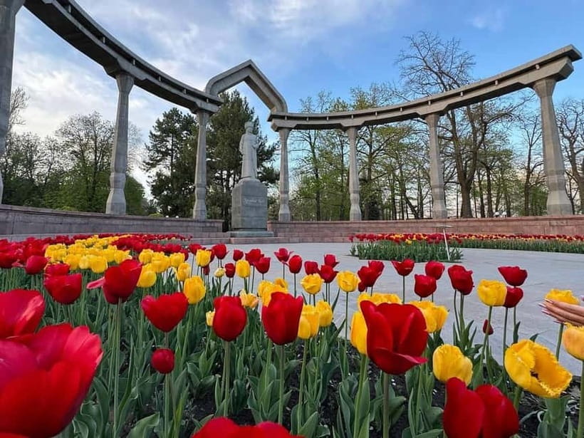 Bishkek Street Art & Kyrgyz Nomadic History (Walks & Talks) - How the guides affect the walk