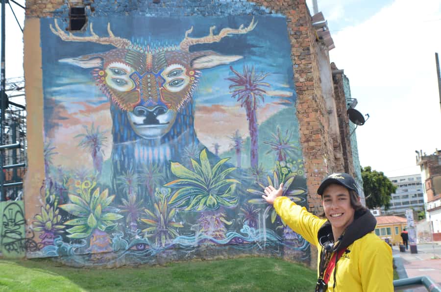 Bogotá: La Candelaria Graffiti & Urban Art Guided Tour - How the Guides Shape the Experience