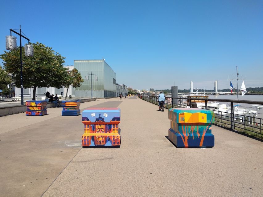 Bordeaux: Street Art Guided Tour - From the Garonne quays into the Chartrons