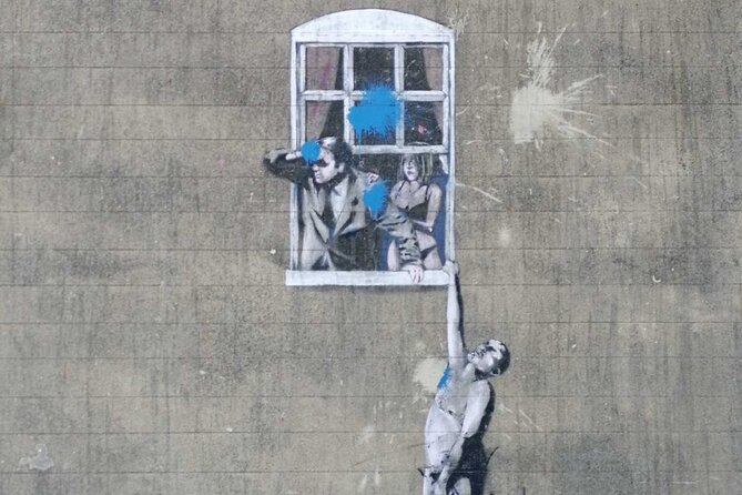 Bristol Street Art: Banksy Exploration Game and Tour - El Mac’s photorealistic family mural