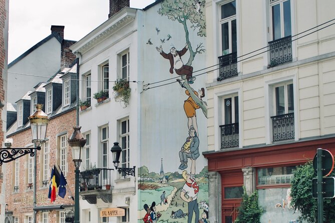 Brussels "Land of Comics": Street Art & Walking Tour - Manneken Pis, murals, and a growing story