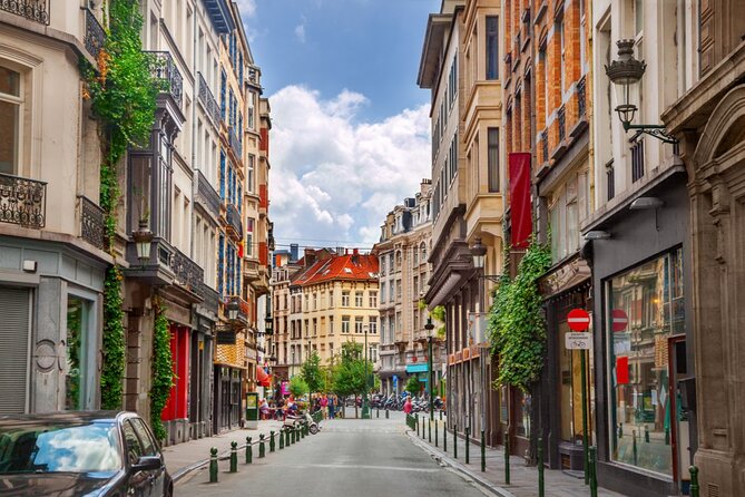 Brussels "Land of Comics": Street Art & Walking Tour - From the Smurfs and MOOF Museum to Tintin’s Boutique