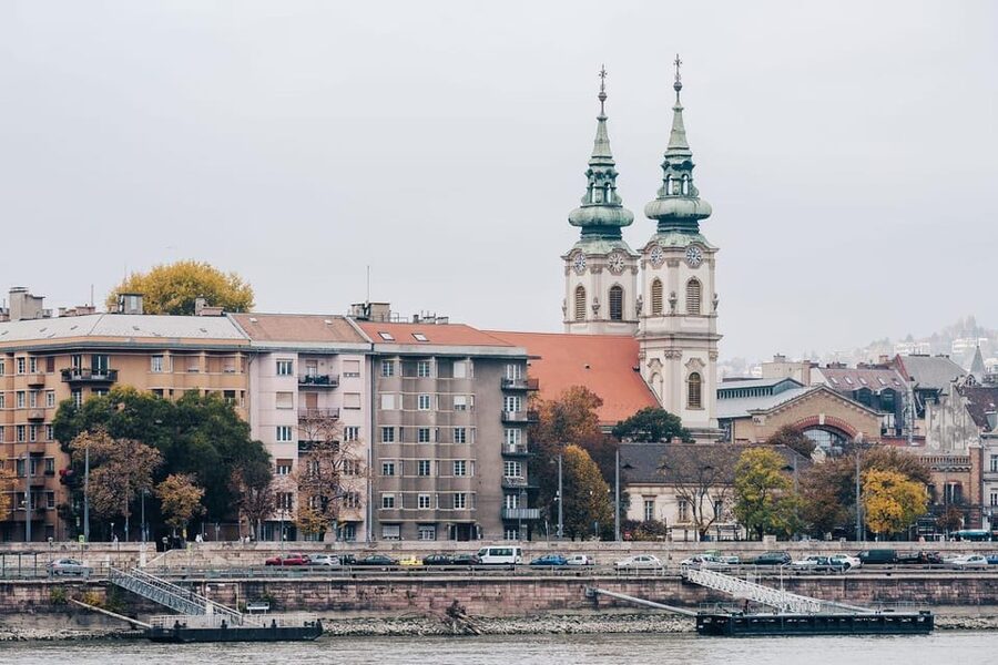 Budapest: Alternative Street Art & Jewish Tour - Old Buildings, New Bars, and Ruin-Building Culture