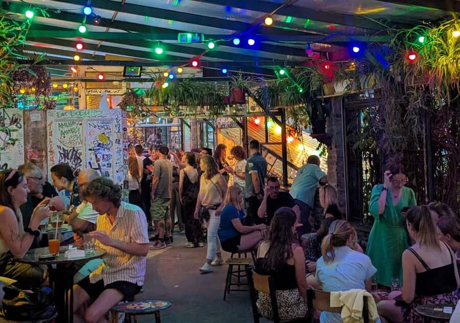 Budapest: Ruin Bars, Street Art, and Jewish Quarter Tour - Key points to know before booking