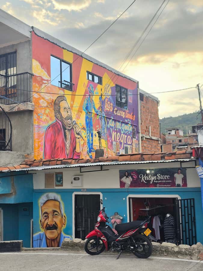 Cali: Comuna 20 Siloé Street Art Tour - Meeting local people without reducing the neighborhood to a show