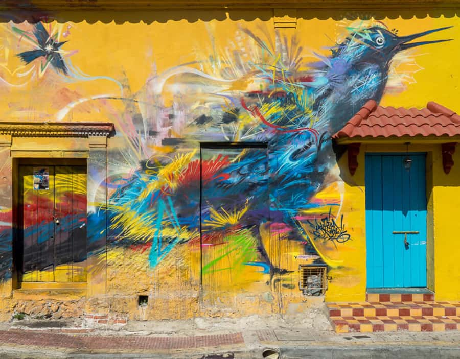 Cartagena: Graffiti Tour in Getsemani - Calle de la Media Luna: art beside daily life