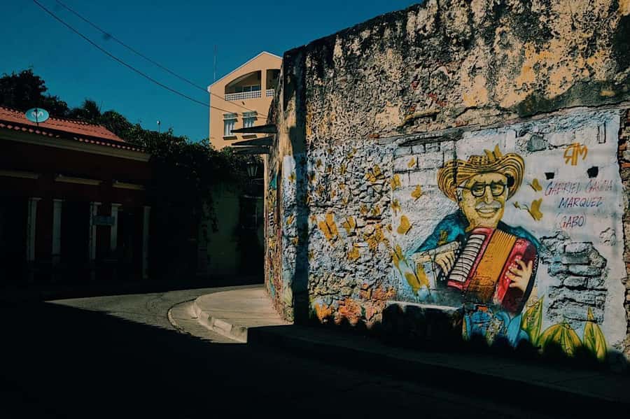 Cartagena: Graffiti Tour in Getsemani - Centenary Park and the traditional snack