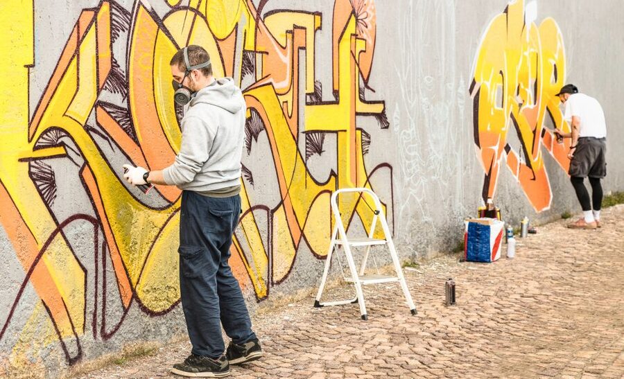 Chicago: Offbeat Guided Street Art Tour - What makes the guide important