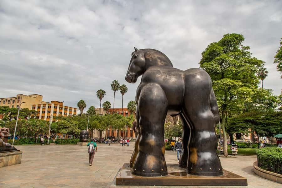 City Tour: Graffiti Tour Comuna 13 + Downtown Medellín - Why this four-hour route works
