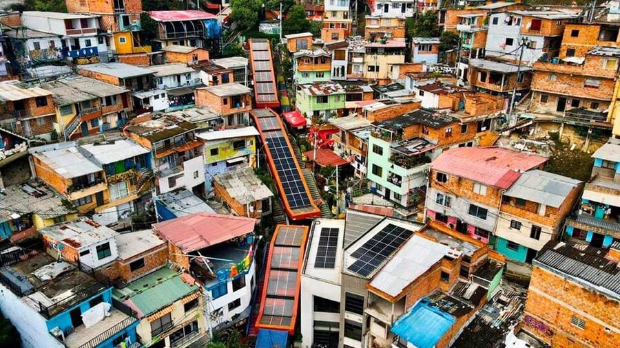 City Tour: Graffiti Tour Comuna 13 + Downtown Medellín - What the $200 price really covers
