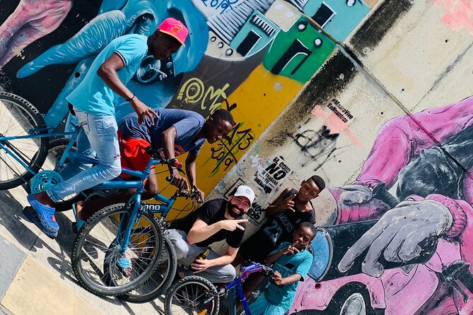 Commune 13, Graffitour street food. History.All inclusive - Is $25 a fair price?