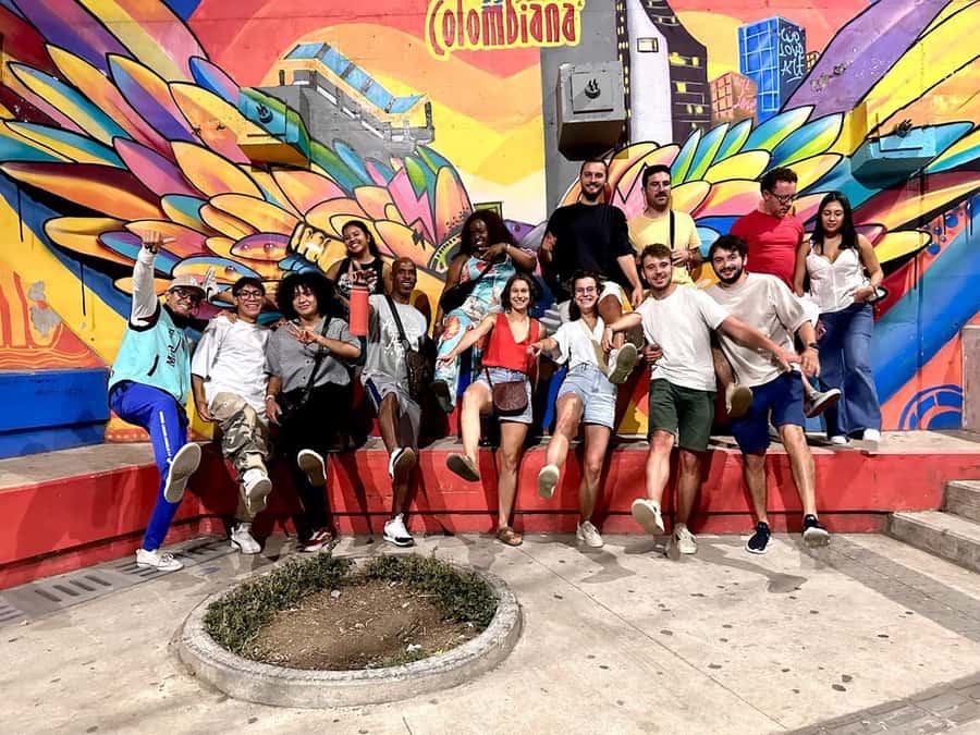 Complete Tour in Comuna 13: Graffiti, History and Street Delights - The dance performance adds movement to the story