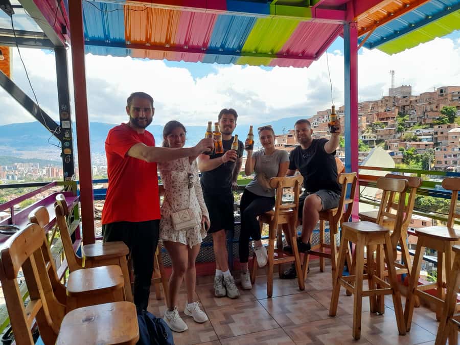 Comuna 13: Graffiti tour & Street Food/drink with telesferic - Meeting at Poblado Metro Station