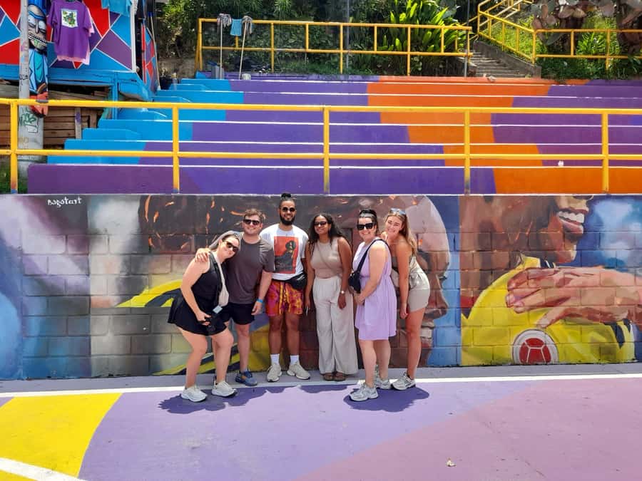Comuna 13: Graffiti tour & Street Food/drink with telesferic - Riding Medellín’s metro toward Comuna 13