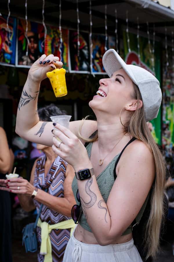 Comuna 13: Graffiti Tour with Tasting, Live Show, & Gallery - Mango tasting and the practical food question