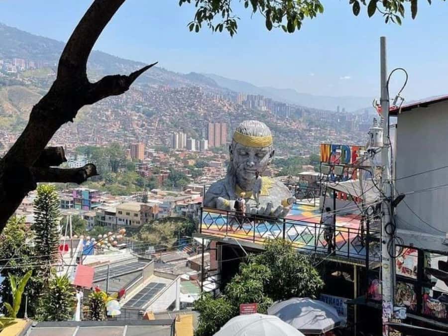 Comuna 13: Recorrido de Arte Urbano, Cultura y Resiliencia - Why Comuna 13 is more than a graffiti stop