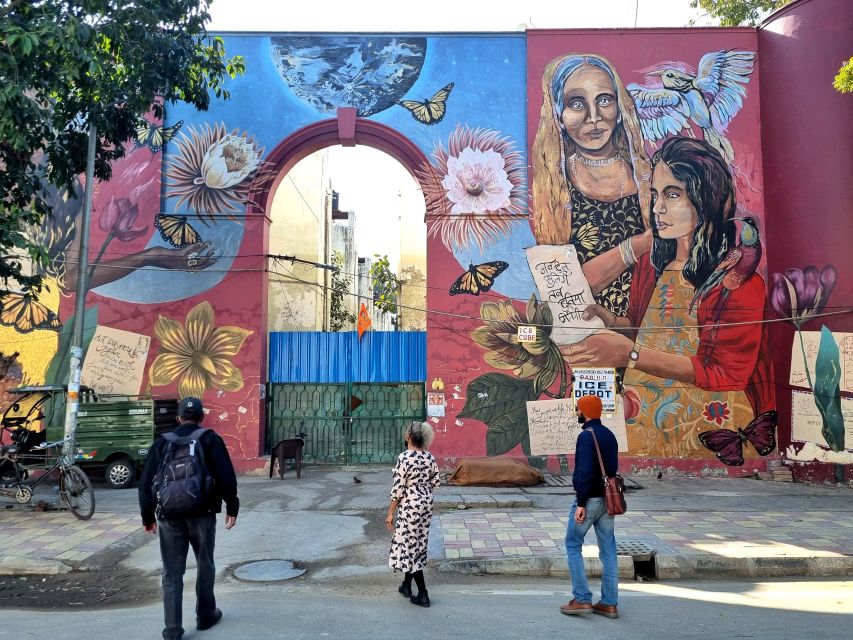 Delhi Street Art Tour: Explore the Murals & Visit a Stepwell - One hour with the murals in Lodhi Art District