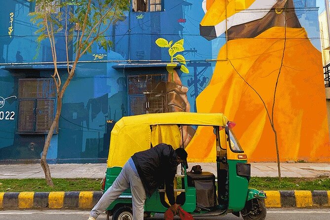 Delhi Street Art Walk in Lodhi Art District with Chai & Food - Homemade chai and light local bites