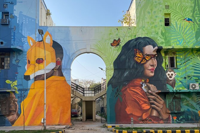 Delhi Street Art Walk in Lodhi Art District with Chai & Food - What JD adds to the walk